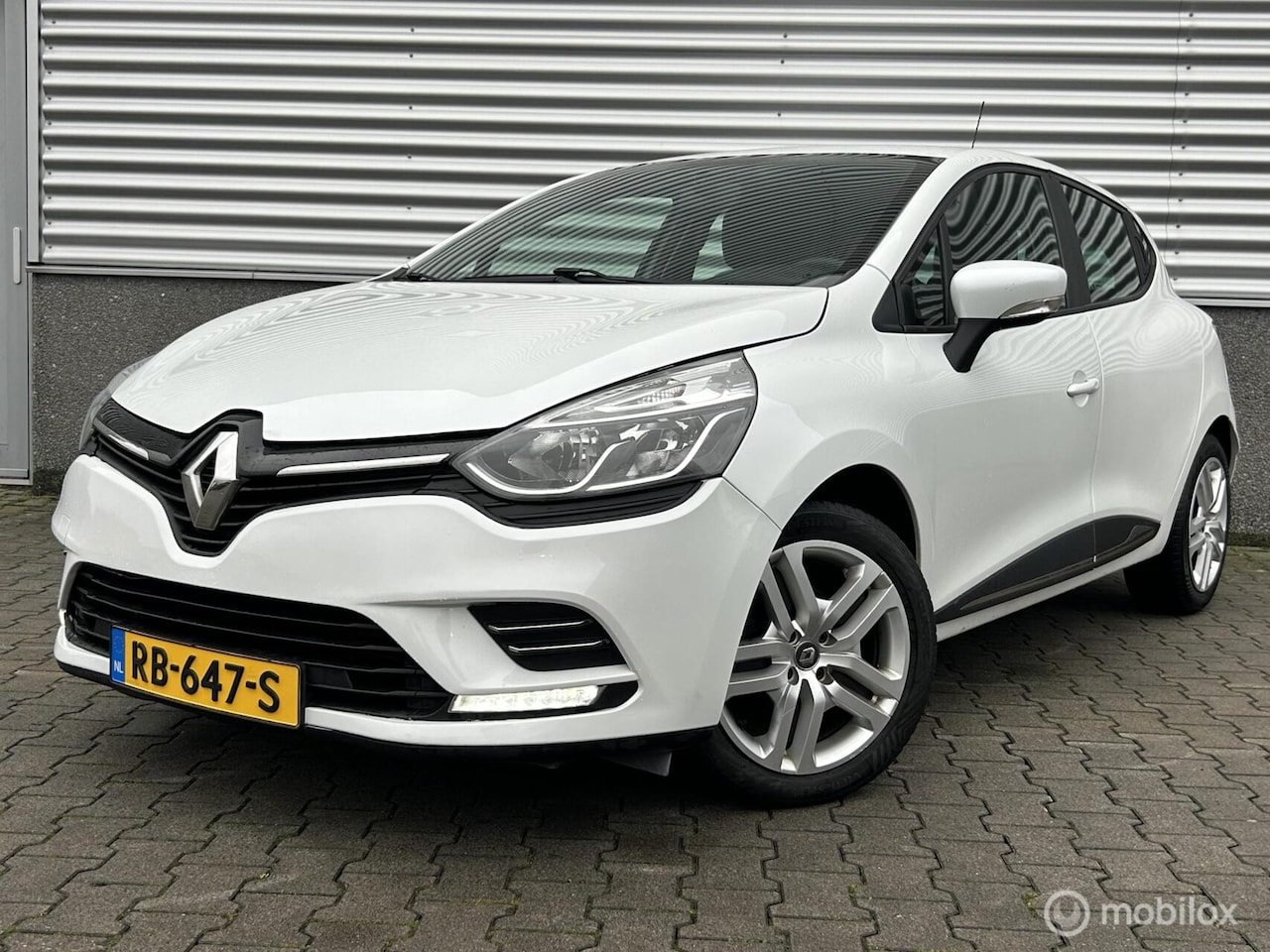 Renault Clio - 0.9 TCe Zen navigatie, nieuwe apk! - AutoWereld.nl