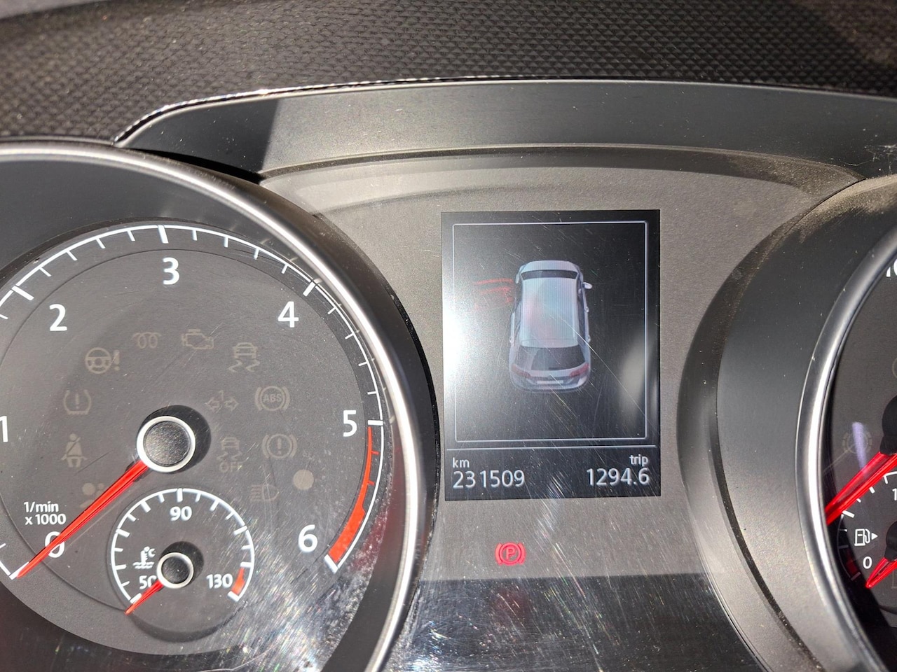 Volkswagen Golf Sportsvan - 1.6 TDI Business Edition 1.6 TDI Business Edition, Navi, Trekhaak, Blue Tooth - AutoWereld.nl