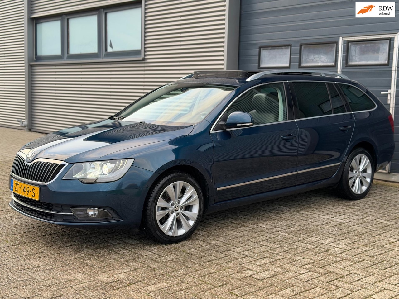 Skoda Superb Combi - 2.0 TDI Ambition NAVI - CLIMA - PANO - TREKHAAK - LED! - AutoWereld.nl
