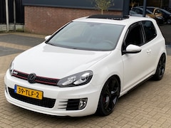 Volkswagen Golf - 2.0 GTI NIEUWSTAAT LEER XENON LED PDC NAVI CRUISE APPLE CARPLAY
