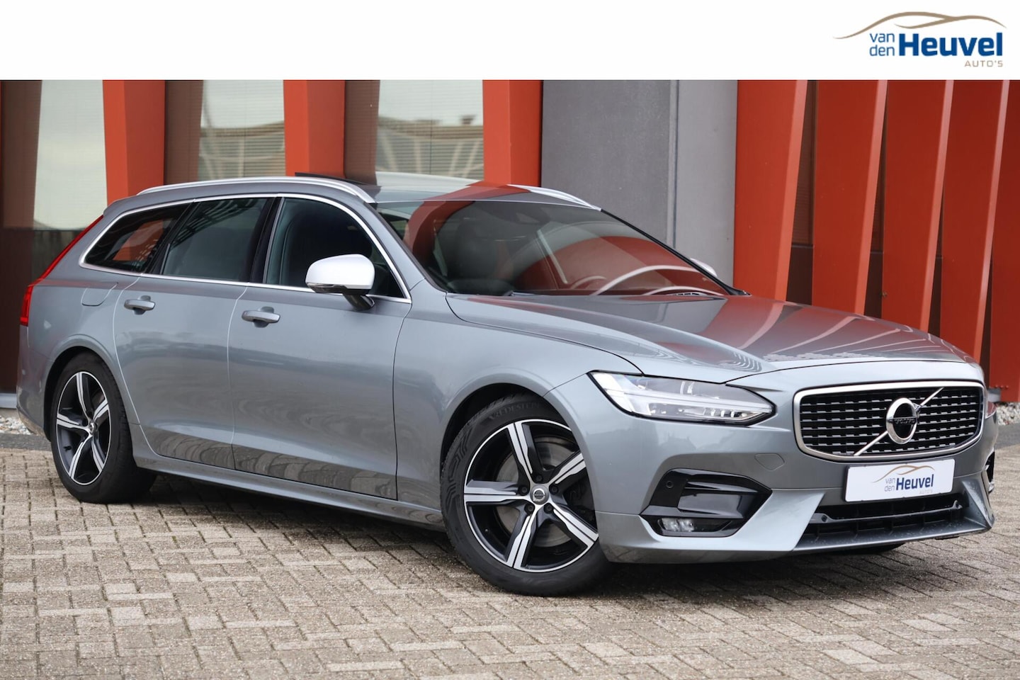 Volvo V90 - T4 R-Design | Stoelverwarming | Trekhaak | Parkeercamera | Pilot Assist | BLIS | Leder | K - AutoWereld.nl