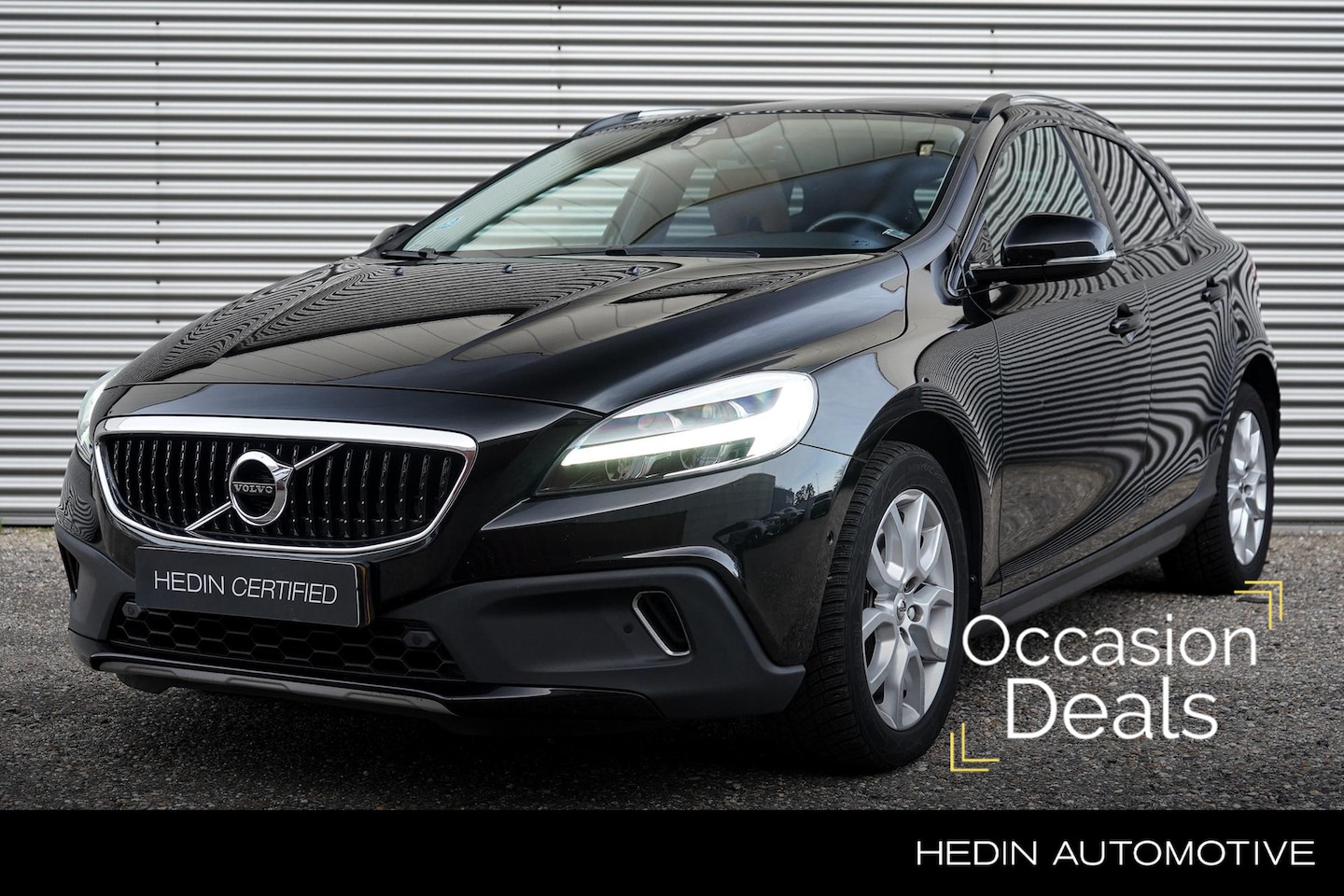 Volvo V40 Cross Country - T3 Automaat Polar+ Luxury | Lederen bekleding | Panorama dak | Stoelverwarming | 17 inch | - AutoWereld.nl