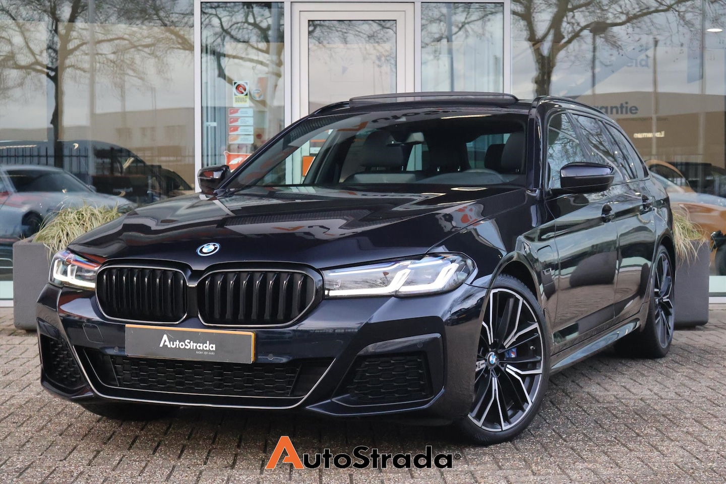 BMW 5-serie Touring - (g31) 530e M-Sport 292pk | Laser | Cruise | Carplay | Camera | Climate | Stoelverwarming | - AutoWereld.nl