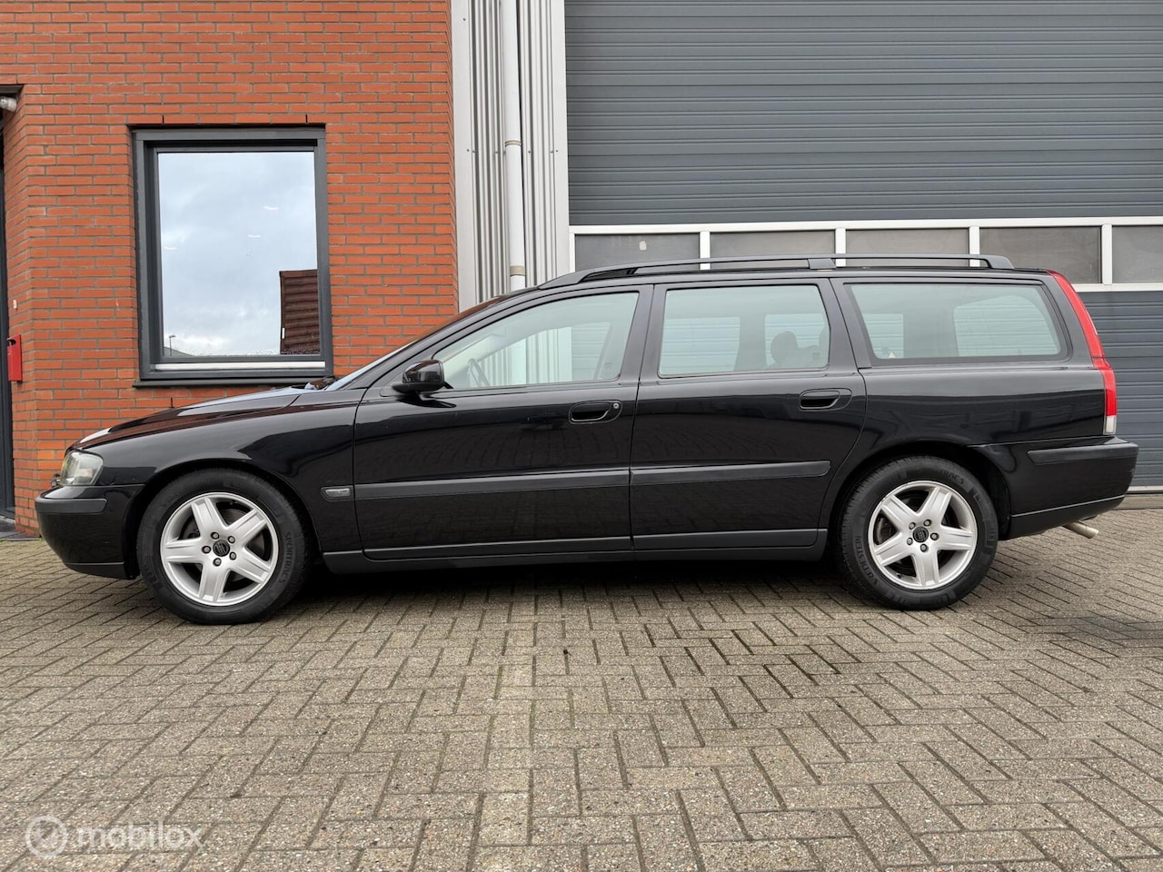 Volvo V70 - 2.4 170pk Edition 2 - schuifdak - xenon - orig. NL - AutoWereld.nl