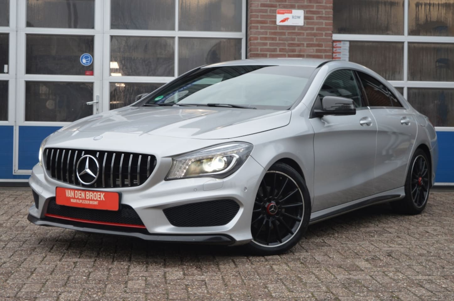 Mercedes-Benz CLA-Klasse - 180 AMG | AUT - NAVI - STOEL.VERW - AutoWereld.nl