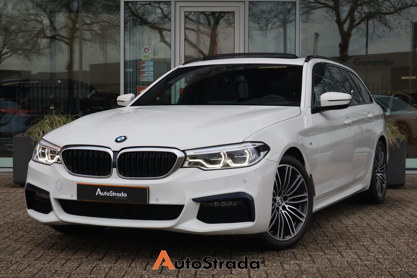 BMW 5-serie Touring - (g31) 520i M-Sport 184pk | Camera | Pano | Cruise | Climate | Memory | Carplay | LED | Tre - AutoWereld.nl
