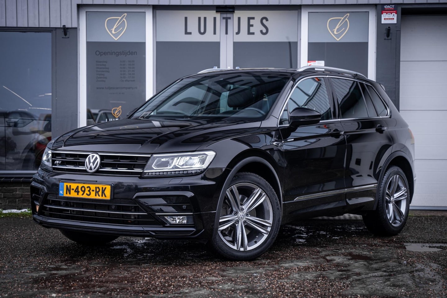 Volkswagen Tiguan - 2.0 TSI 4Motion R-Line*Pano-dak*Dynaudio*Trekhaak*Virtual-cockpit - AutoWereld.nl
