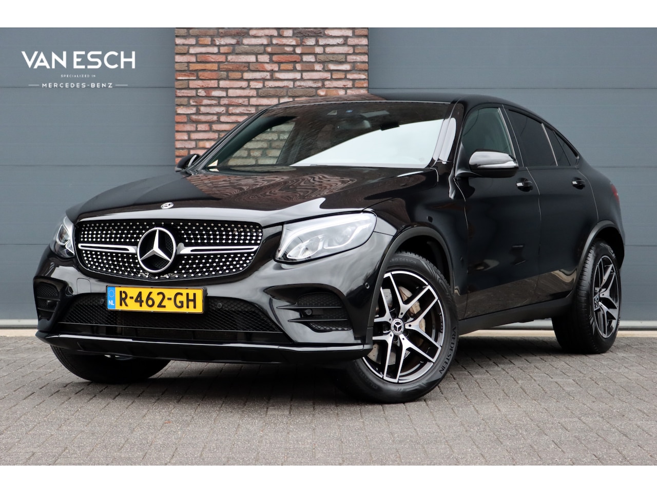 Mercedes-Benz GLC-klasse Coupé - 250 4MATIC AMG Line | Trekhaak | Camera | Dodehoekassistent | Leder | Sfeerverlichting | C - AutoWereld.nl