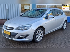Opel Astra - 1.4 Business +