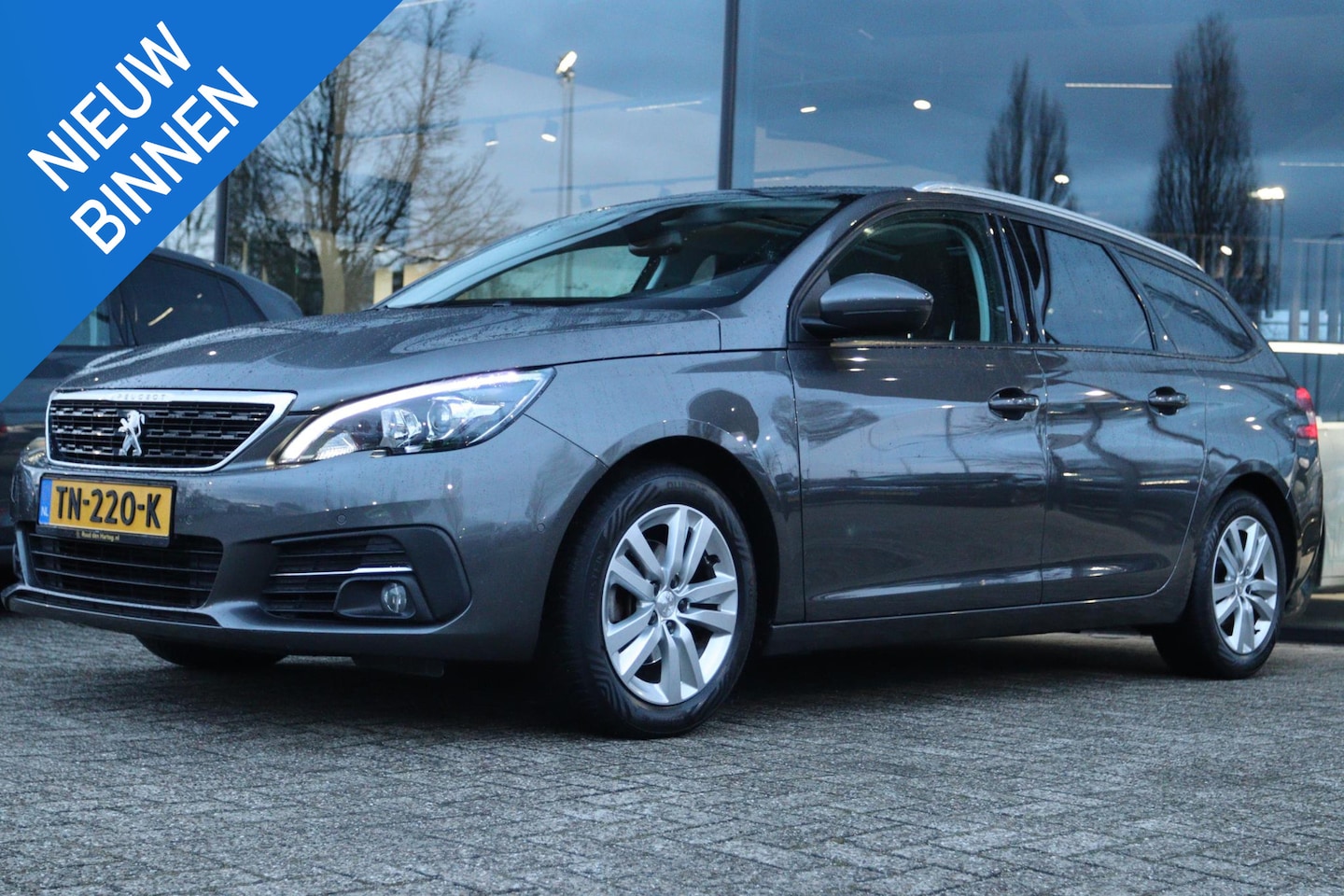 Peugeot 308 SW - 1.2 PT BLUE LEASE EXECUTIVE | PANO | CARPLAY | CRUISE | BLIS | CLIMATE - AutoWereld.nl
