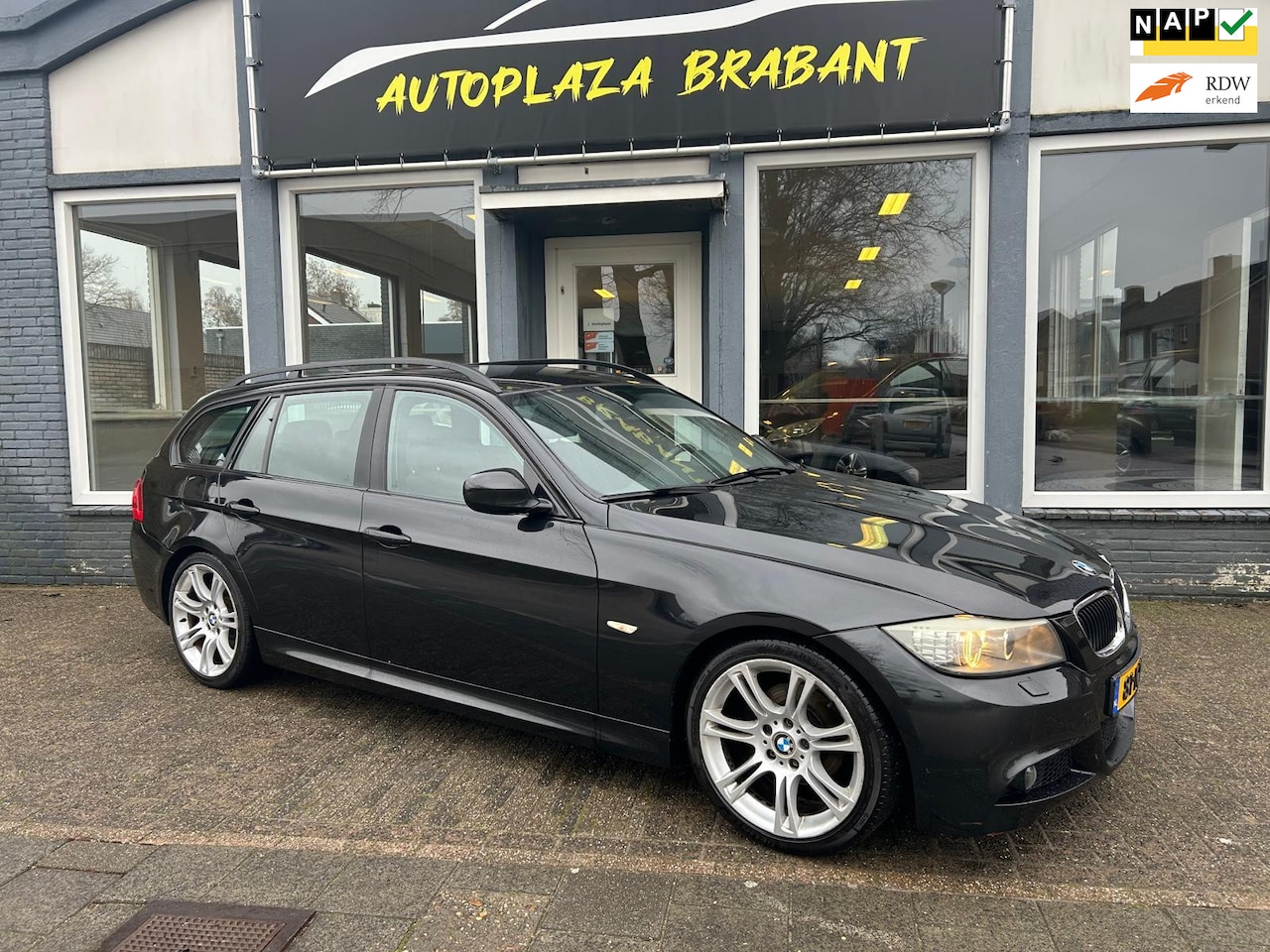 BMW 3-serie Touring - 318i Business Line Sport/ CLIMA/ CRUISE/ NAVI/ 18 INCH/ PDC/ M-PAKKET - AutoWereld.nl