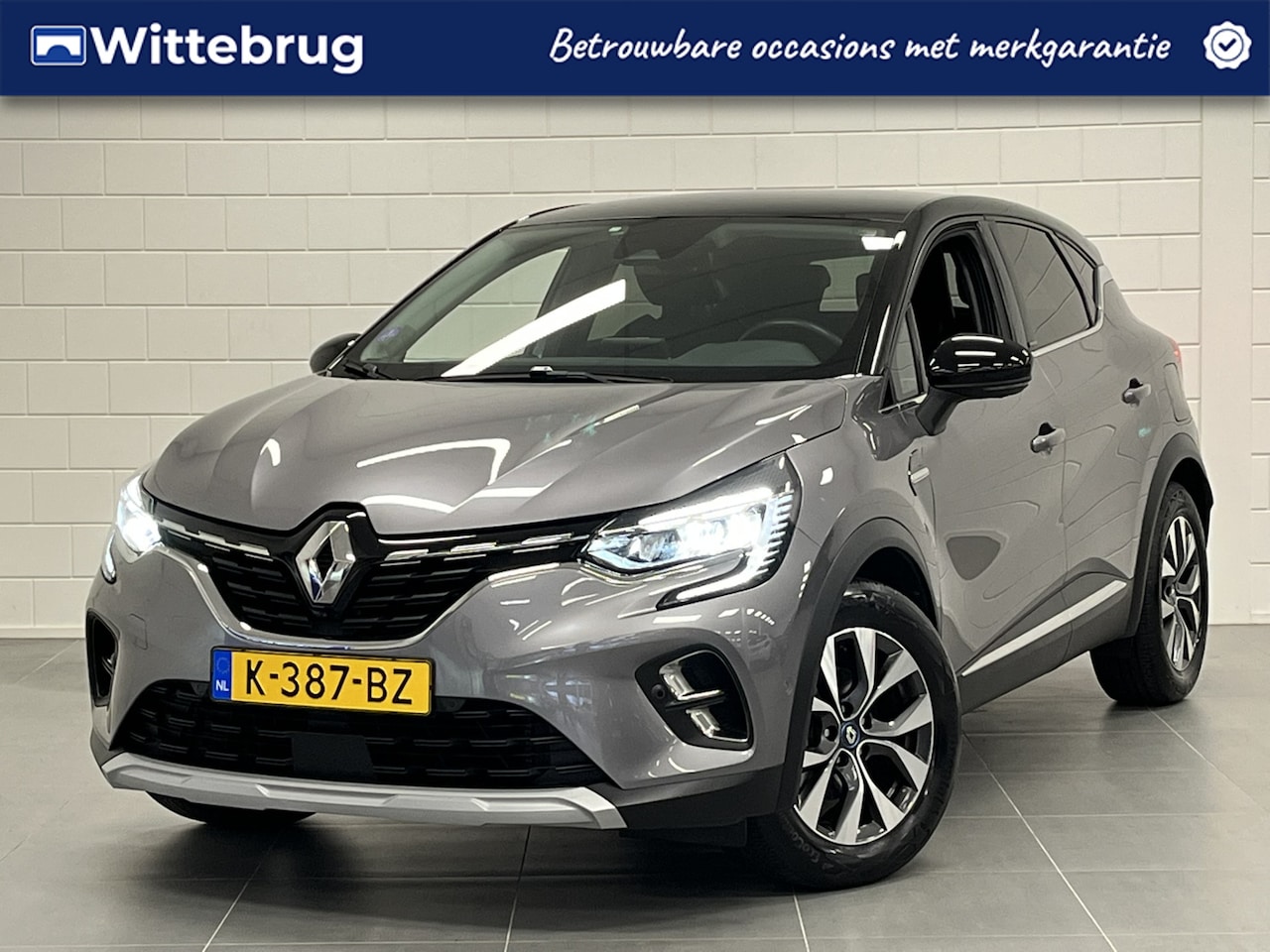 Renault Captur - 1.6 E-Tech Plug-in Hybrid 160 Intens TREKHAAK | NAVIGATIE | FULL LED | COMPLETE UITVOERING - AutoWereld.nl
