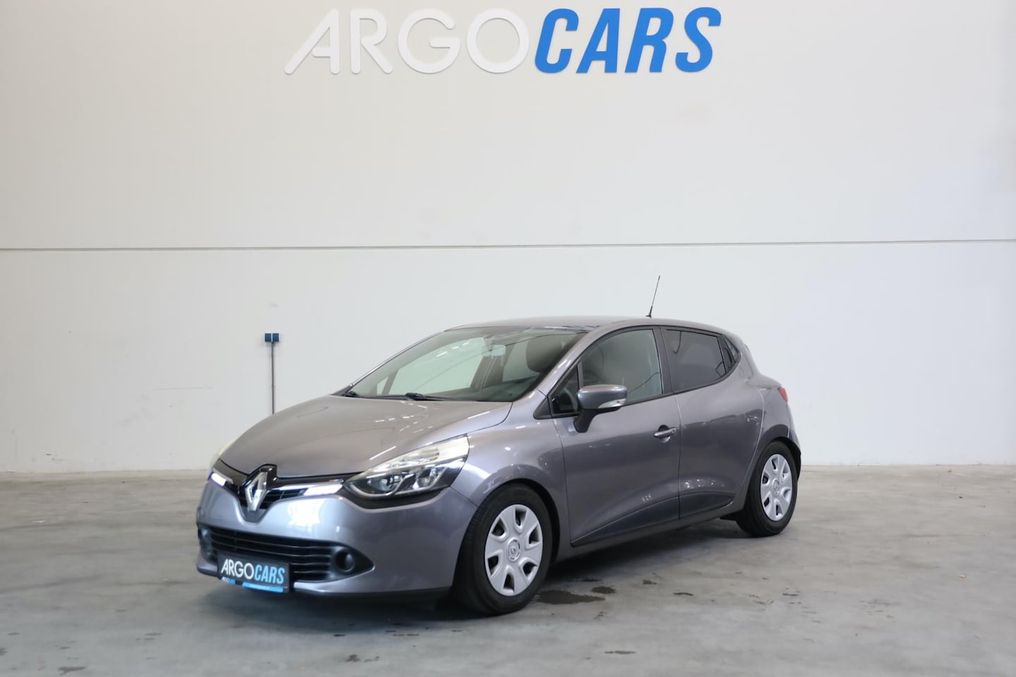 Renault Clio - 0.9 TCe Expression 5DRS CRUISE NAVI AIRCO PDC TREKHAAK ELKTR RAMEN NAP TOPSTAAT - AutoWereld.nl