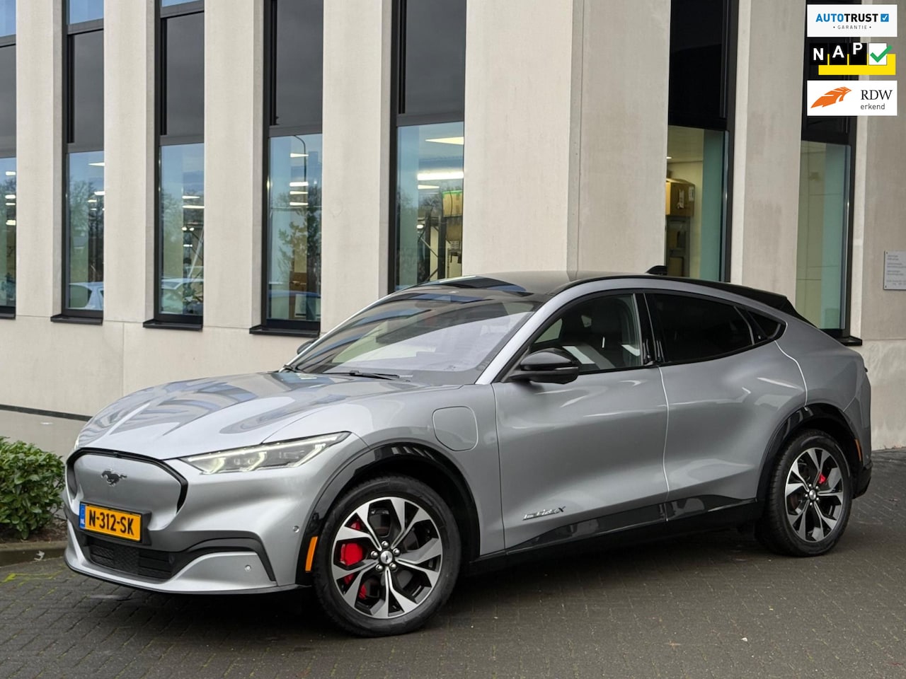 Ford Mustang Mach-E - Extended AWD 98 kWh 4 wiel aangedreven, panoramadak, vele opties, 1 e eigenaar, NL auto me - AutoWereld.nl