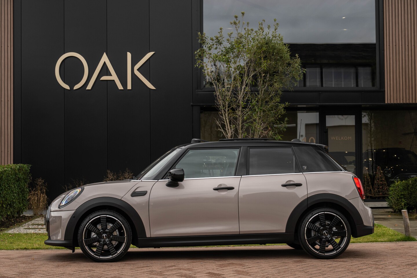 MINI Cooper - Mini 1.5 Yours | Navi | Panorama | Lounge Leder | H&K | Head-Up | Camera | Rooftop Grey - AutoWereld.nl