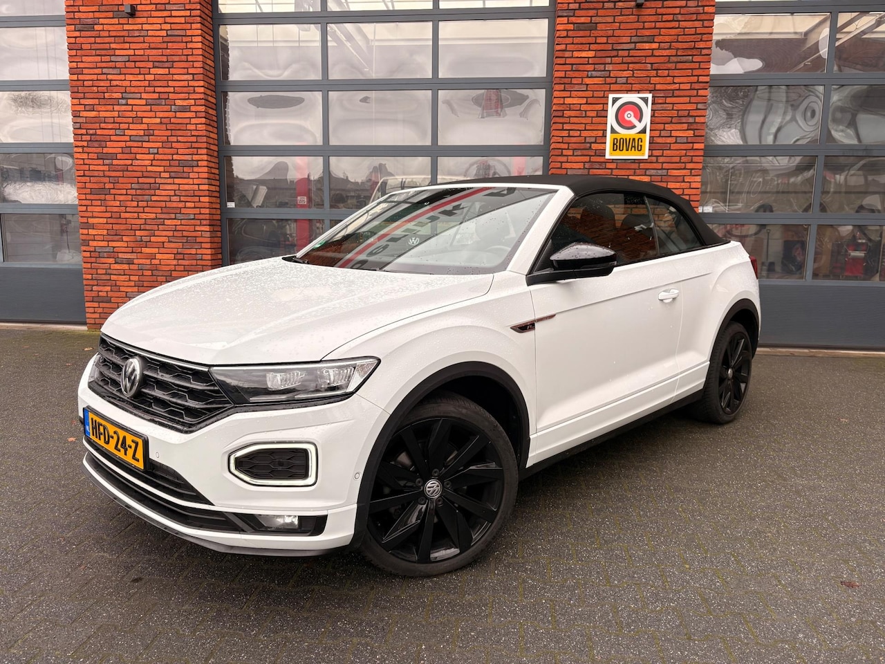 Volkswagen T-Roc Cabrio - 1.5 TSI DSG R-Line Camera|Beats|Trekhaak|Leer|Apple Carplay| - AutoWereld.nl
