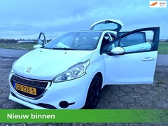 Peugeot 208 - 1.2 VTi Panoramadak, Stoelverwarming, Navi scherm, Airco