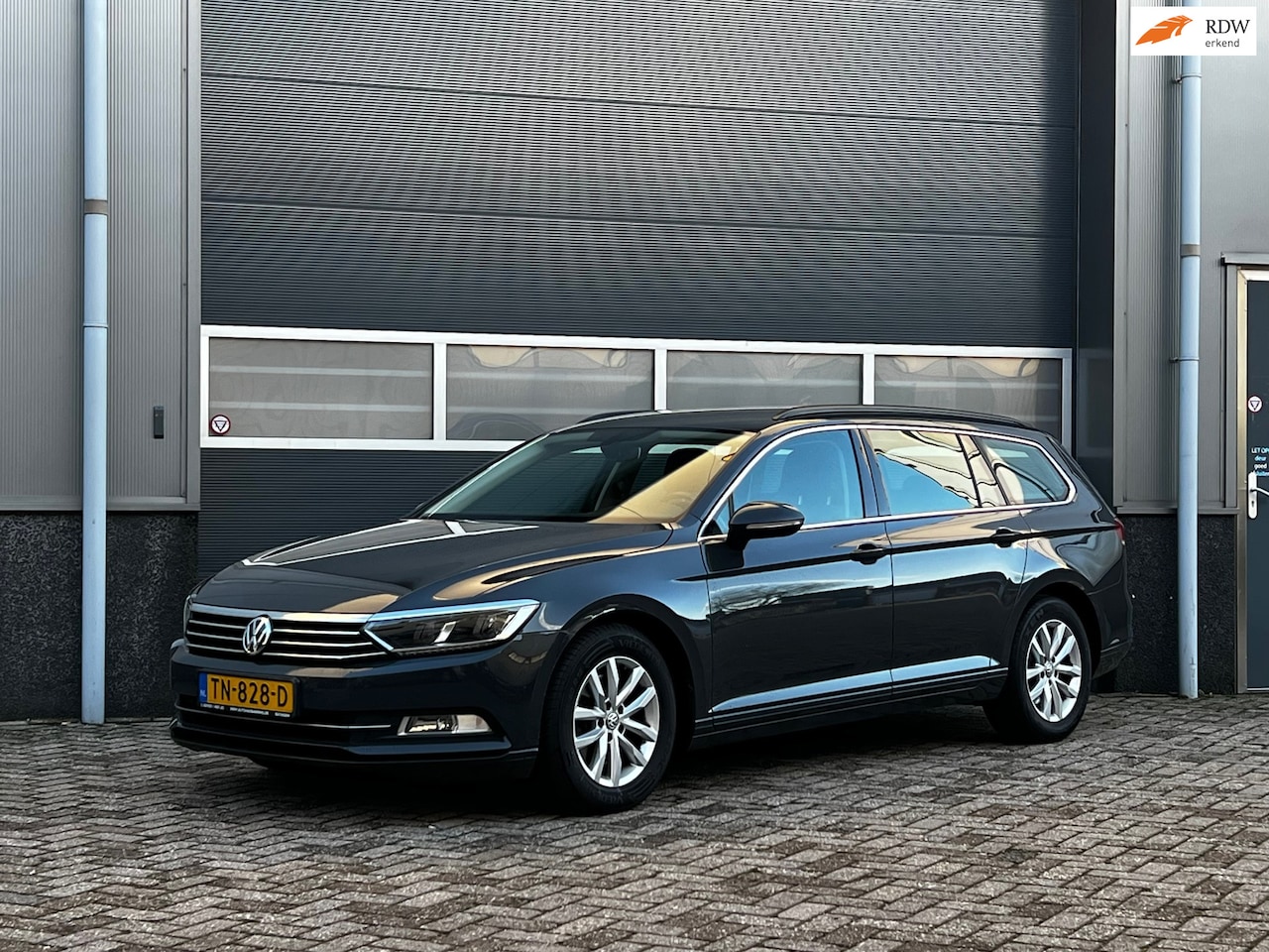 Volkswagen Passat Variant - 2.0 TDI Business Edition R bj.2015 Autom|Trekh|Pdc|Navi. - AutoWereld.nl