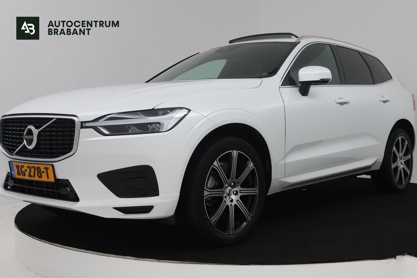Volvo XC60 - 2.0 T5 R-Design (PANORAMADAK, CAMERA, LEDER, CARPLAY, LED, GOED ONDERHOUDEN) - AutoWereld.nl
