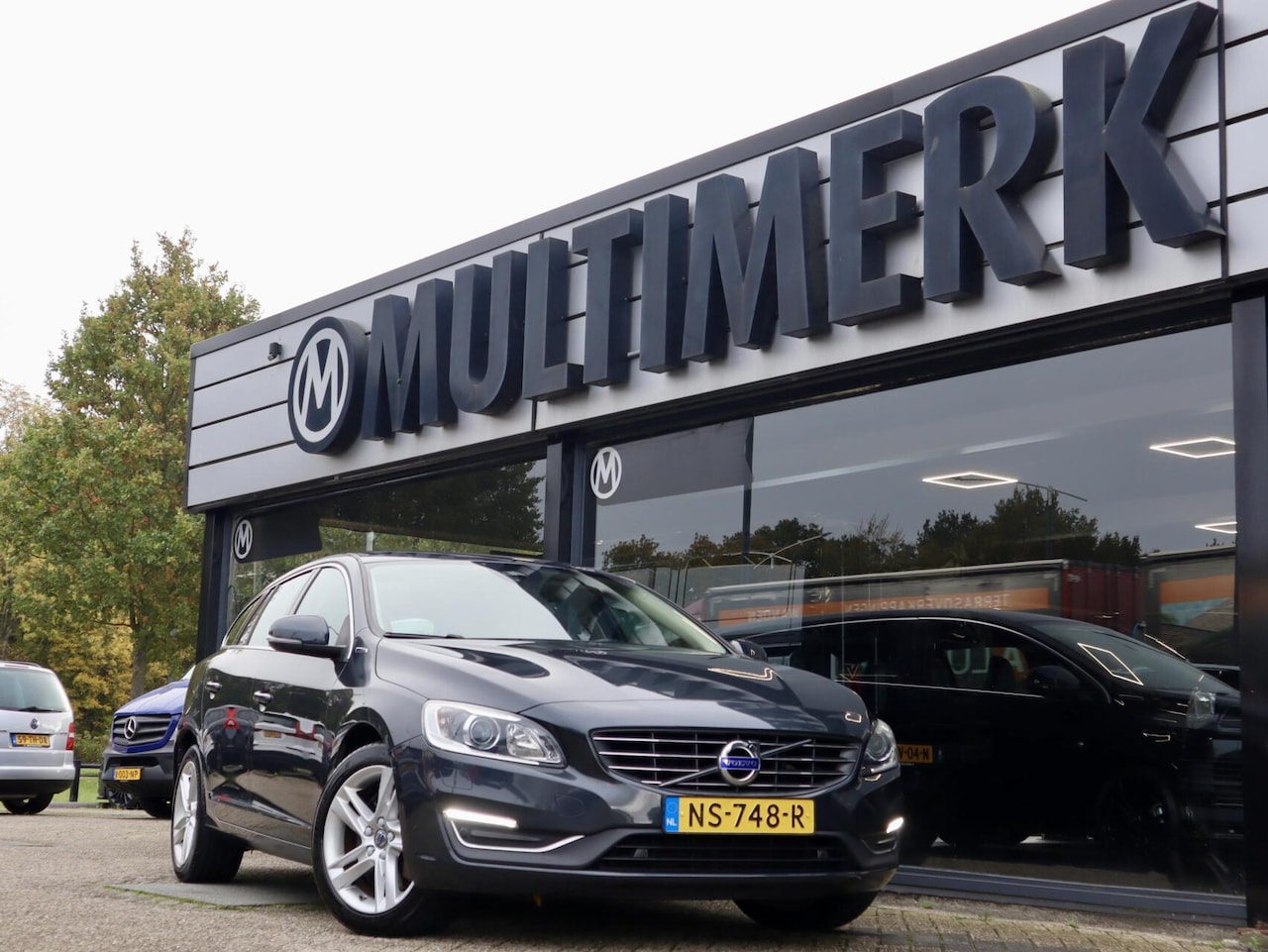 Volvo V60 - 2.4 D6 Twin Engine Summum 2.4 D6 Twin Engine Summum, Dealer onderhouden - AutoWereld.nl