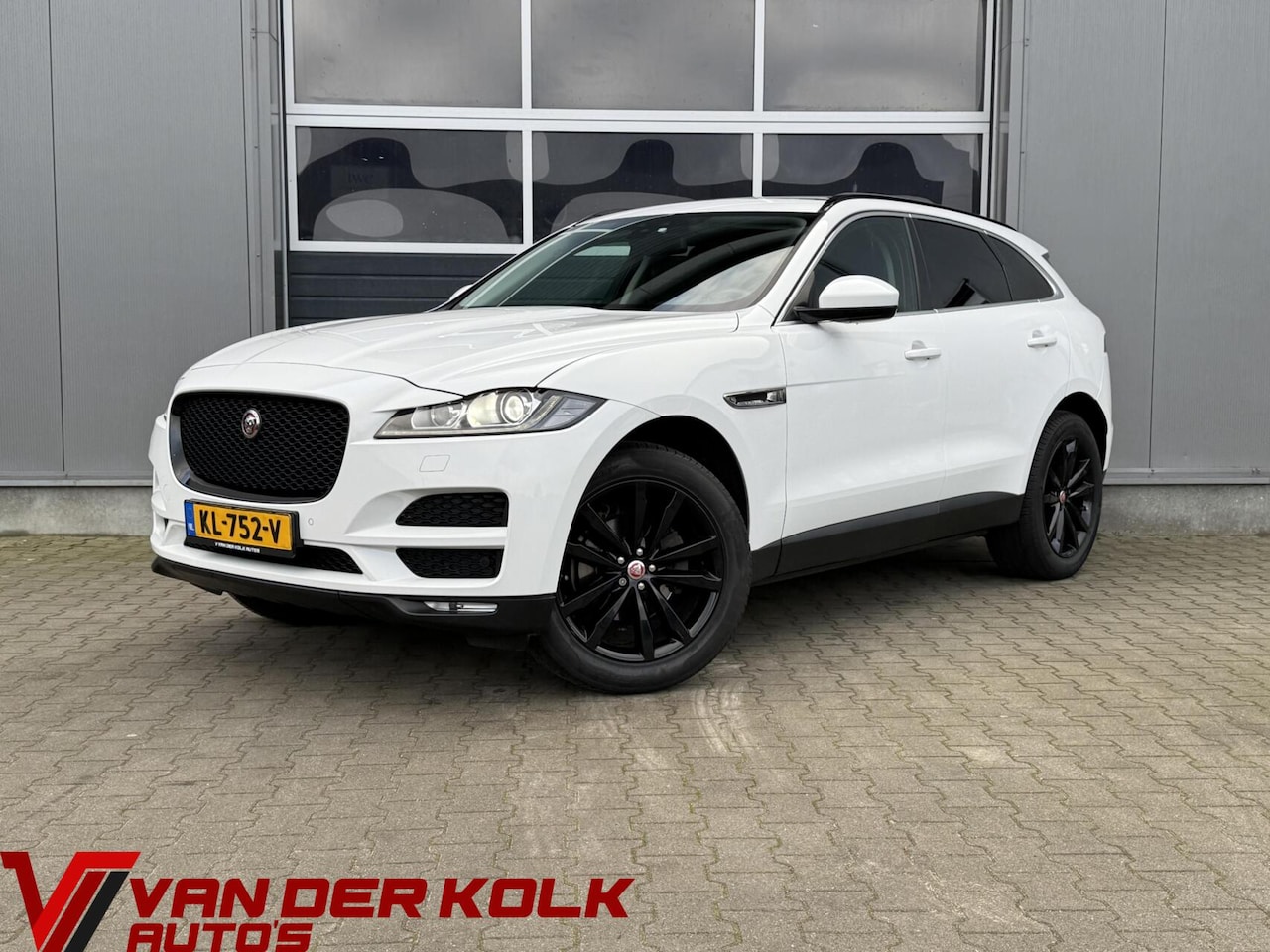 Jaguar F-Pace - 2.0 Portfolio AWD Automaat | Nieuwe Ketting | Panorama | Navigatie | Leder | Xenon | Camer - AutoWereld.nl