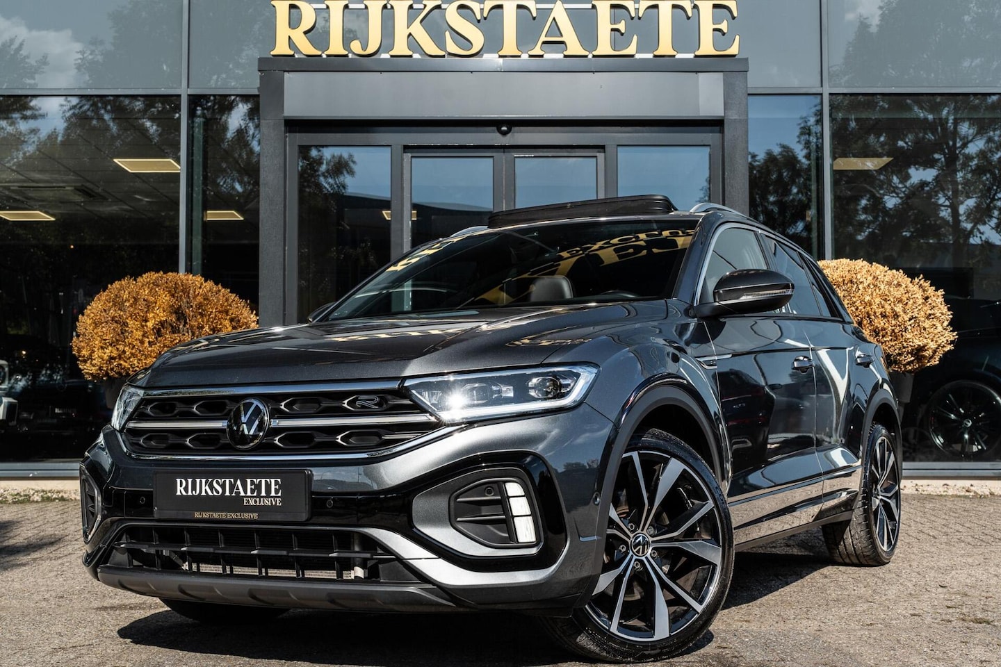 Volkswagen T-Roc - 1.5 TSI R-Line|PANO|ACC|CAMERA|19''|KEYLESS - AutoWereld.nl
