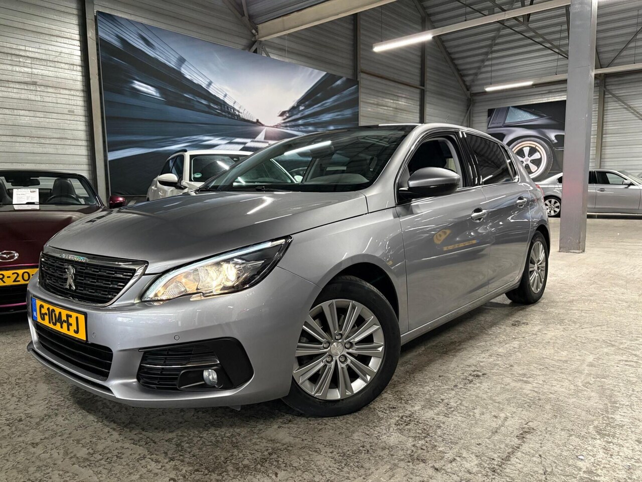 Peugeot 308 - 1.2 PT Blue Lease Premium 131pk | Pano | Trekhaak - AutoWereld.nl