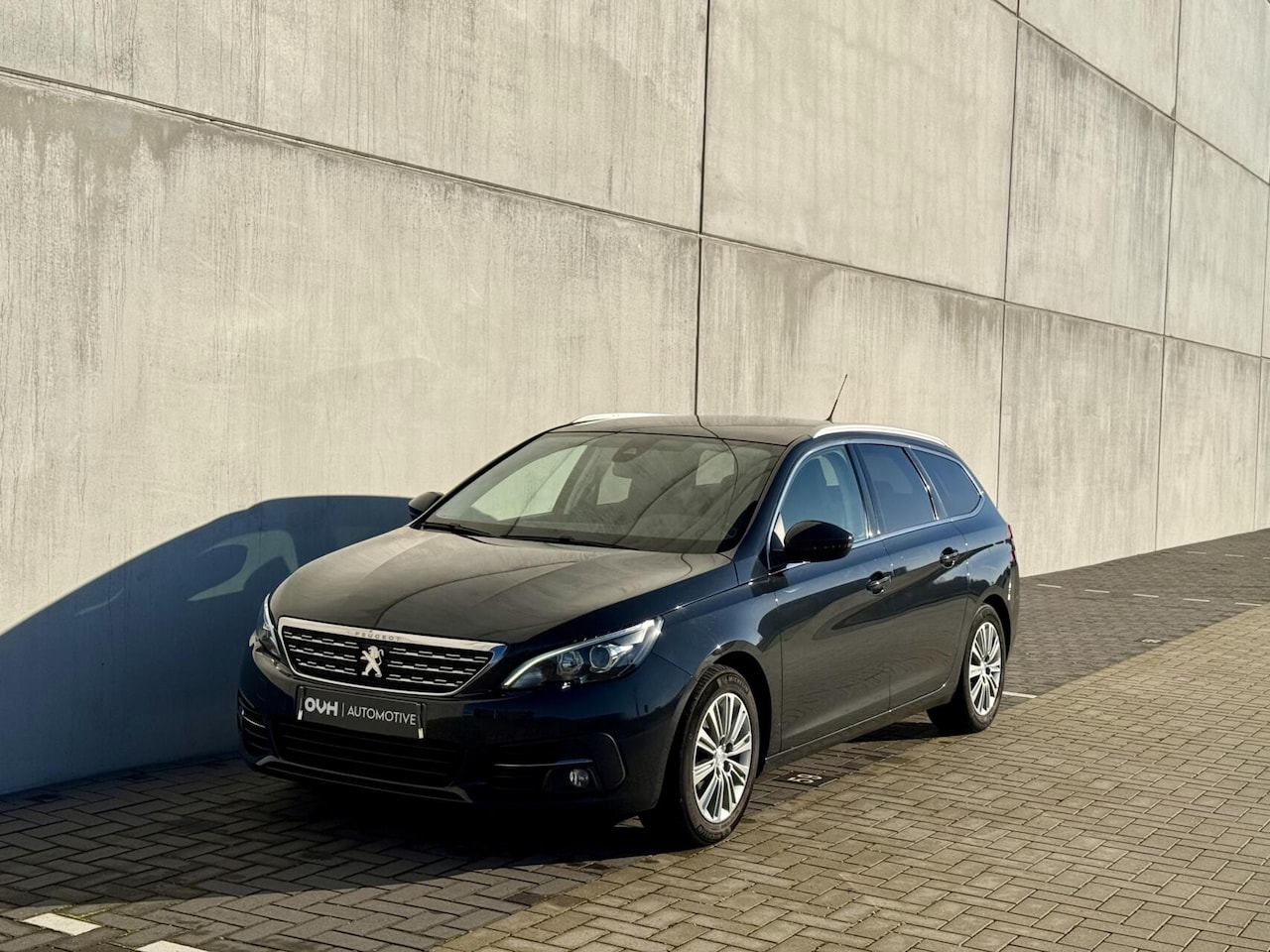 Peugeot 308 SW - 1.2 Allure | pano | camera | CarPlay | cruise - AutoWereld.nl