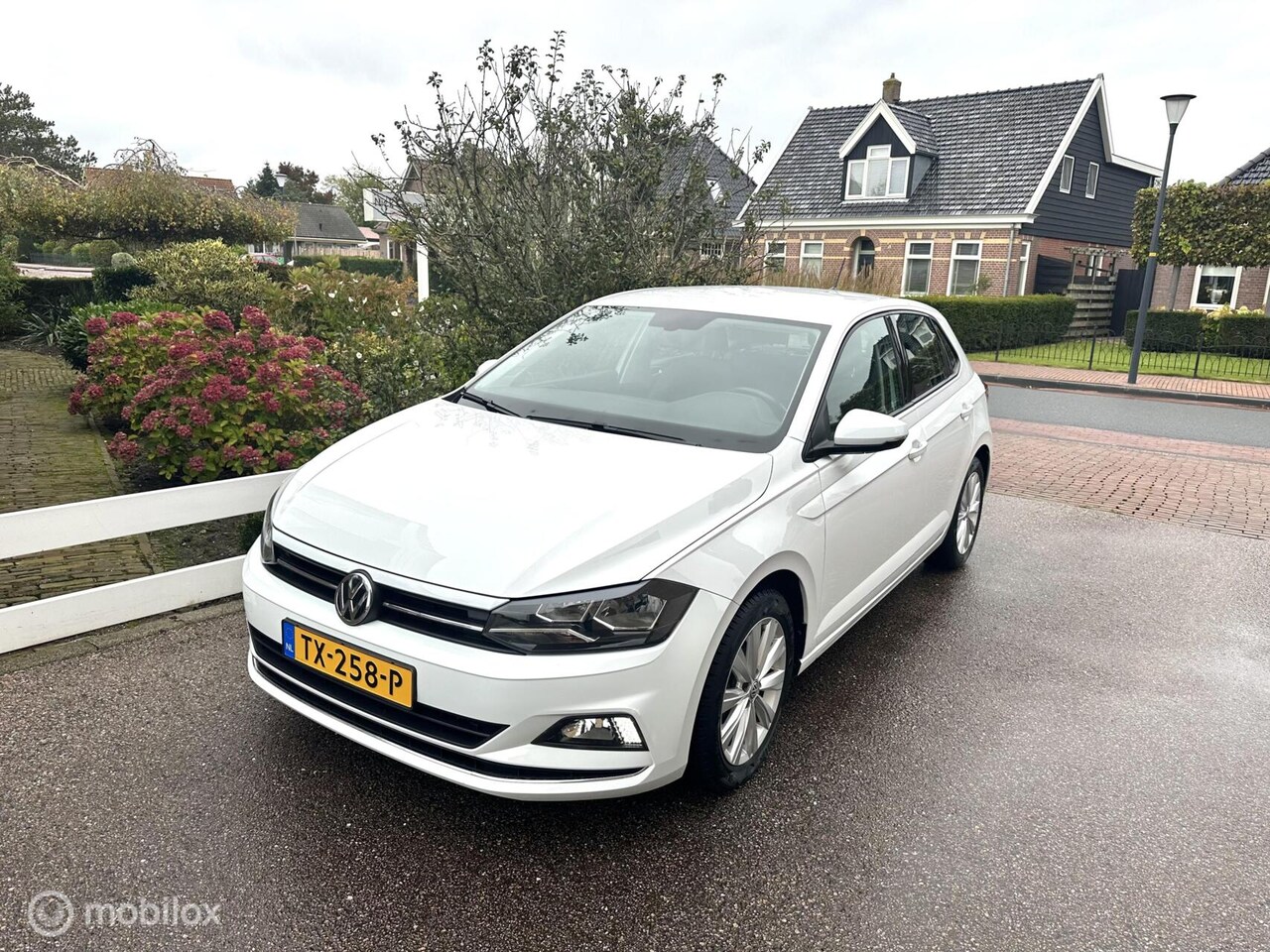 Volkswagen Polo - 1.0 TSI 95PK HIGHLINE CARPLAY DIGITAAL DASHBOARD CLIMATE CONTROLE ZEER NETTE AUTO!! - AutoWereld.nl