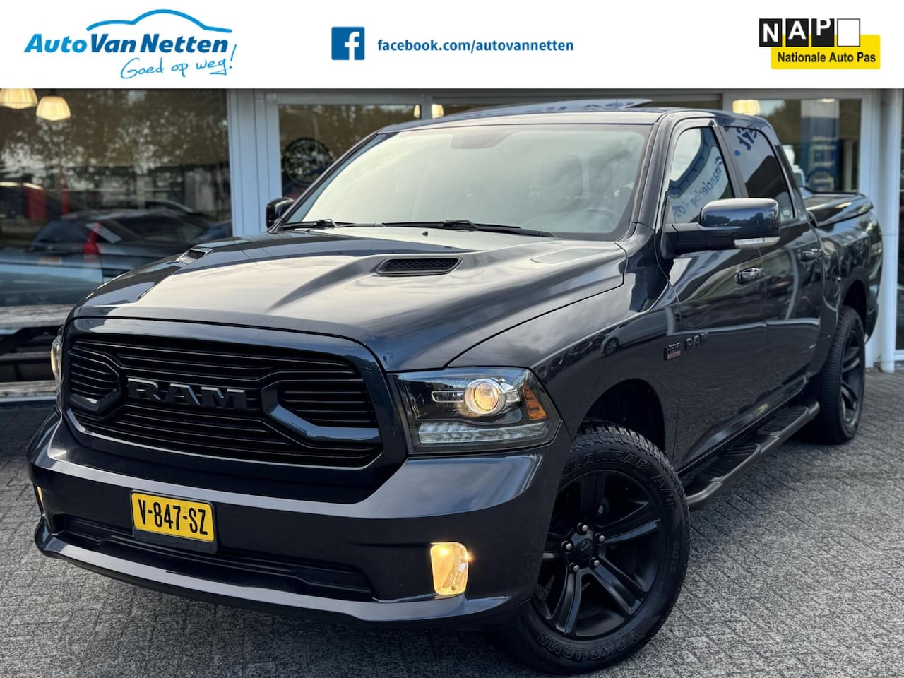 Dodge Ram 1500 - 4X4 5.7 V8 400pk 4x4 Crew Cab 5'7 SPORT,Xenon,Schuifdak,20"lmv - AutoWereld.nl