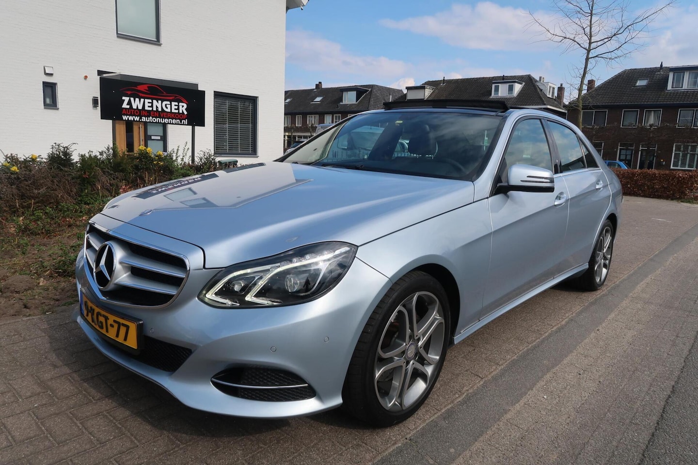 Mercedes-Benz E-klasse - 200 Aut FACELIFT|PANORAMADAK|TREKHAAK|SPORT PAKKET|LED|NAVIGATIE|ORIGINEEL NEDERLANDS - AutoWereld.nl
