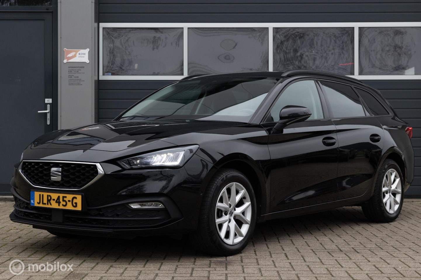 SEAT Leon Sportstourer - 1.0 eTSI FR Business Intense 1.0 eTSI FR Business Intense - AutoWereld.nl