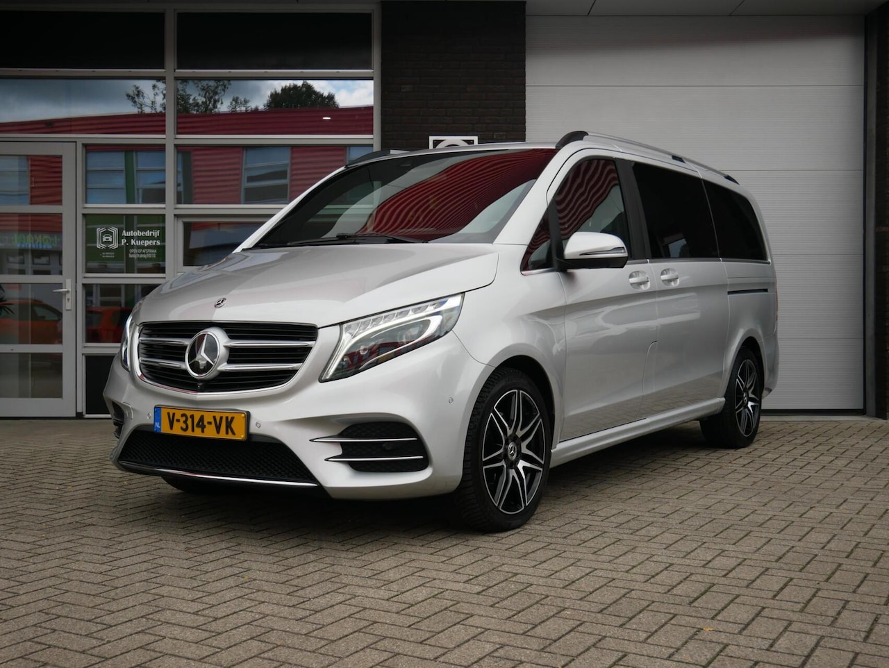 Mercedes-Benz V-klasse - 250d AMG NL BUS|360 C| 1e Eig| StandK| Leder|Full option - AutoWereld.nl