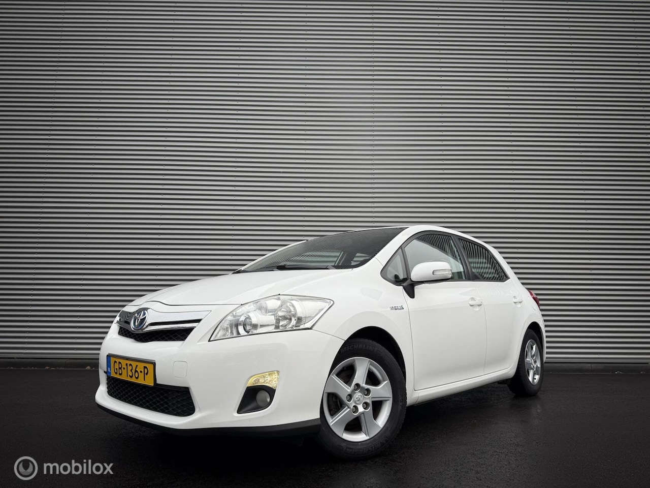 Toyota Auris - 1.8 Full Hybrid Aspiration Automaat | Afn. Trekhaak | Clima | Isofix | Dealer onderhouden - AutoWereld.nl