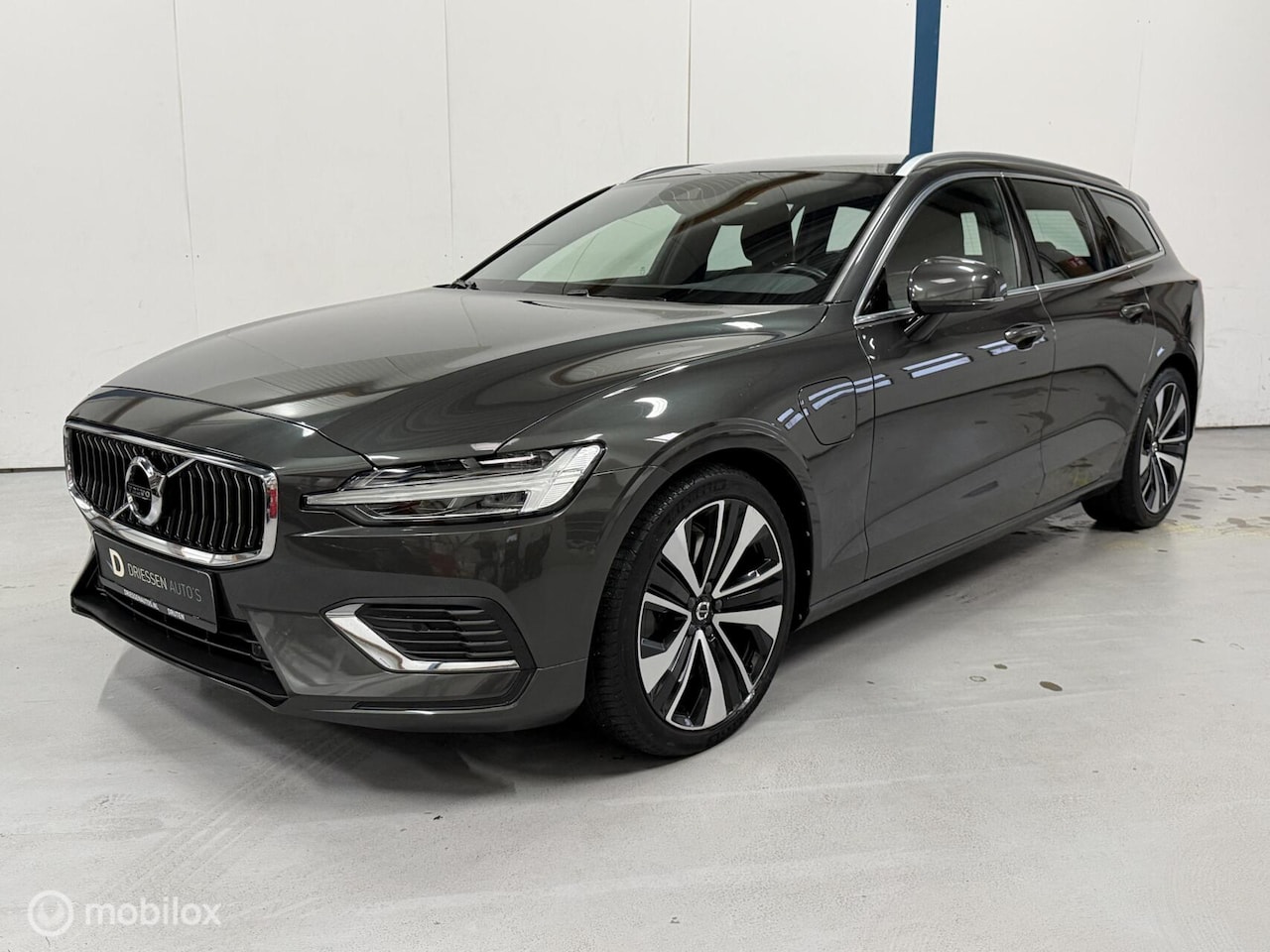 Volvo V60 - 2.0 T6 Twin Engine AWD Inscription 1E EIGENAAR - AutoWereld.nl