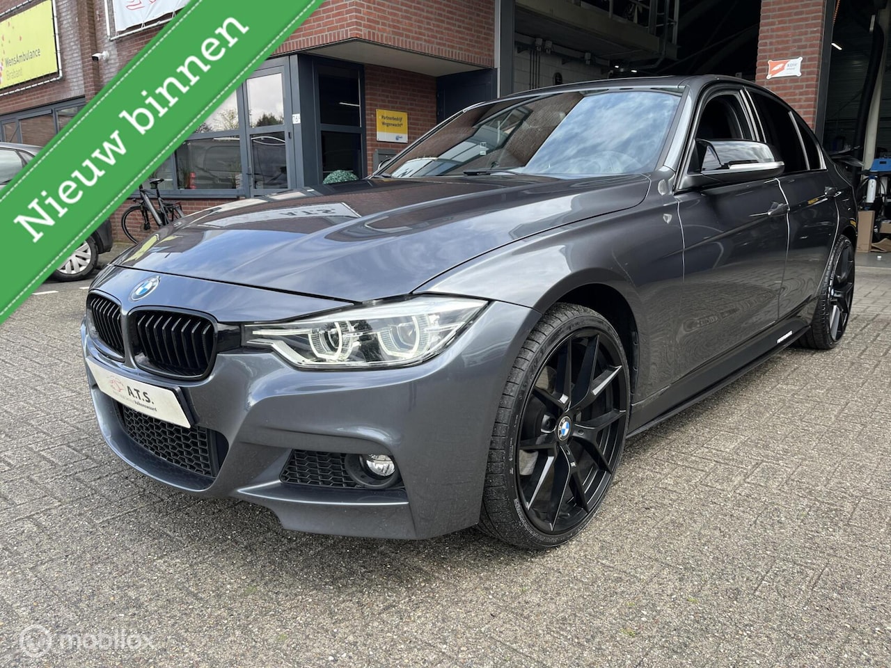 BMW 3-serie - 330i xDrive High Executive M-PAKKET*SCHUIFDAK* - AutoWereld.nl
