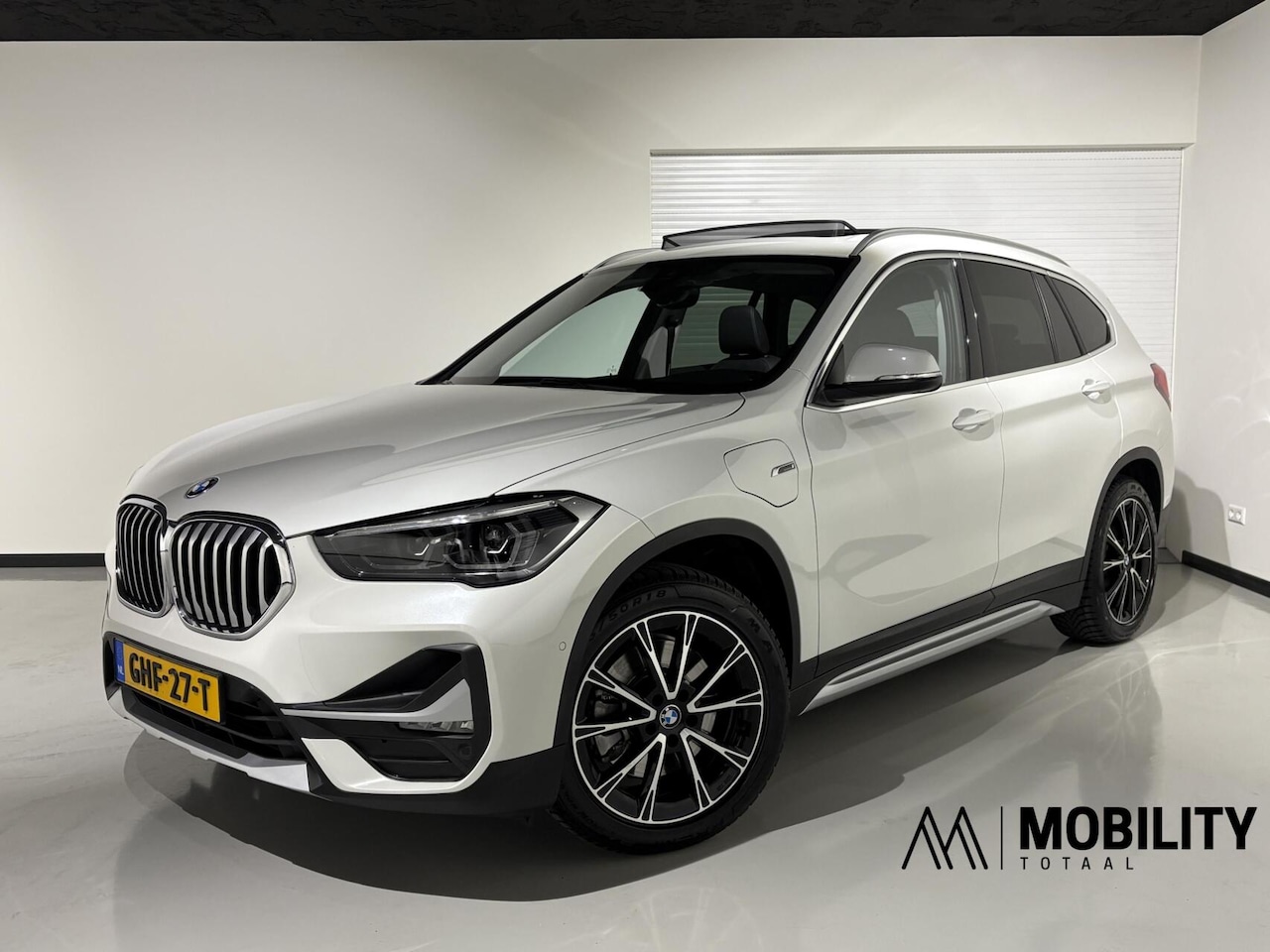 BMW X1 - xDrive25e High Exec |X-Line|Pano|Led|Camera|Sfeer|Navi|elec klep|Cruise| - AutoWereld.nl