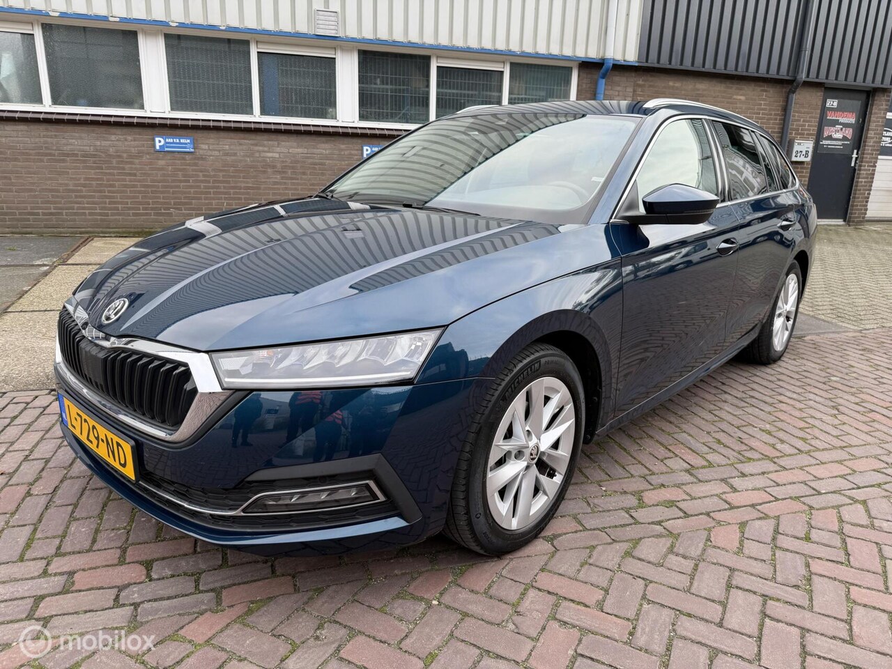 Skoda Octavia Combi - 1.0 e-TSI Business Edition Plus 1.0 e-TSI Business Edition Plus - AutoWereld.nl