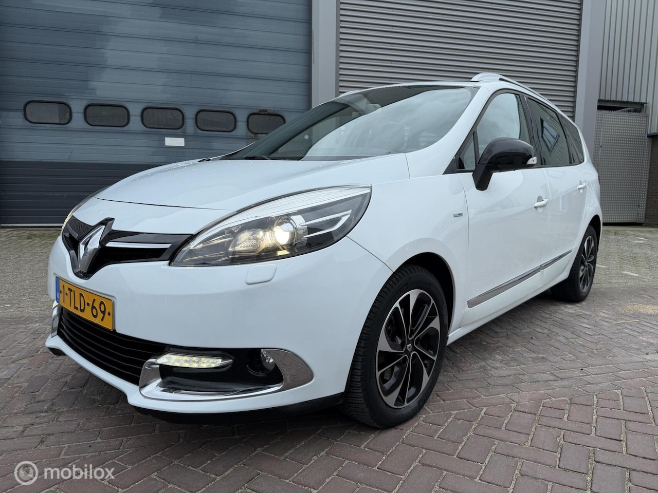 Renault Scénic - 2.0 Bose/ Automaat/ Panorama dak - AutoWereld.nl