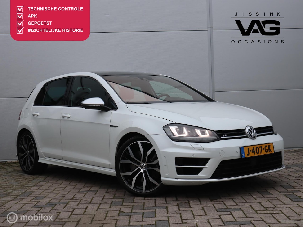 Volkswagen Golf - 2.0 TSI R 4Motion Pano LED Camera Leer 19 inch - AutoWereld.nl