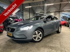 Volvo V40 - 2.0 T2 Kinetic | LED | Trekhaak | Camera | OH compleet