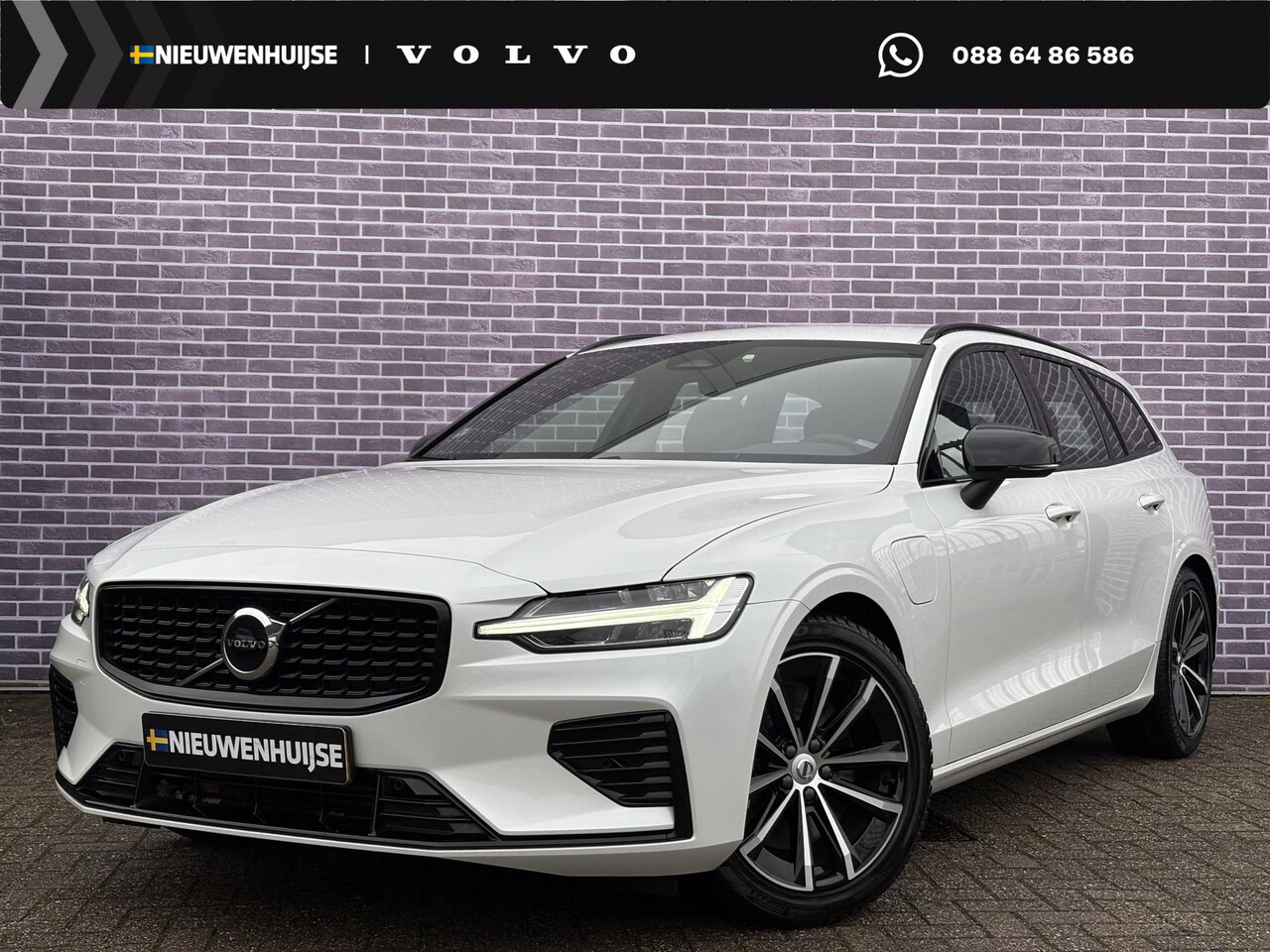 Volvo V60 - 2.0 T6 Plug-in hybrid AWD Plus Dark | Trekhaak | Adaptive Cruise Control | Stuurverwarming - AutoWereld.nl