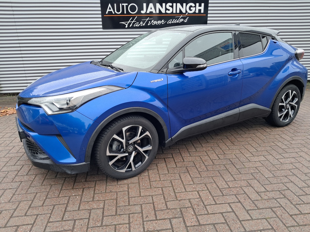 Toyota C-HR - 1.8 Hybrid Bi-Tone plus Als Nieuw!! | Clima | Cruise | Vol leder | Navigatie | JBL Geluids - AutoWereld.nl