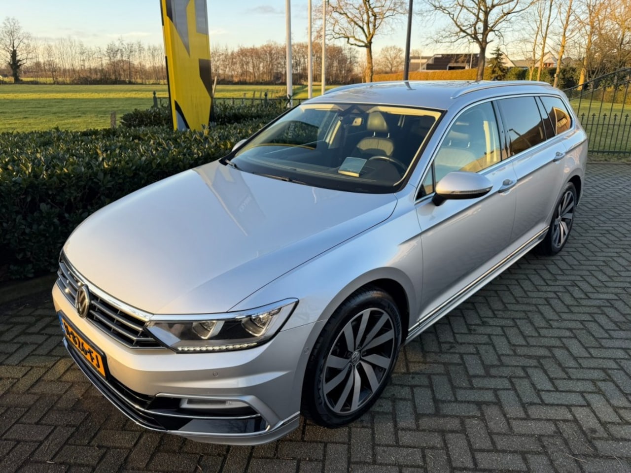 Volkswagen Passat - 1.5 TSI DSG7 Highline Business R Dynaudio / Head up / Virtual - AutoWereld.nl
