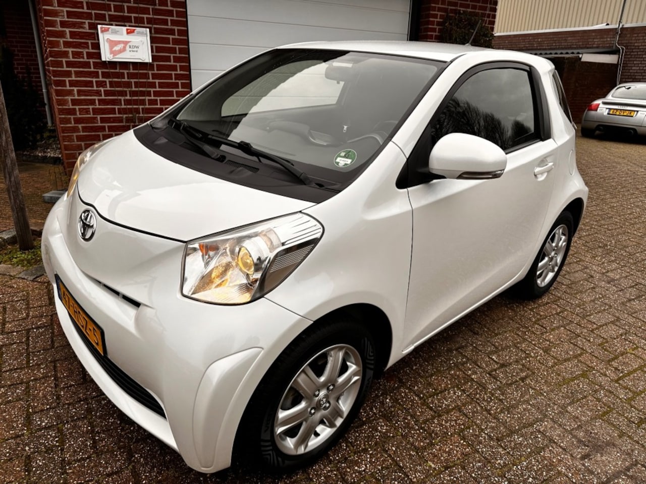 Toyota iQ - 1.0 VVTI COMFORT airco parelmoer wit - AutoWereld.nl