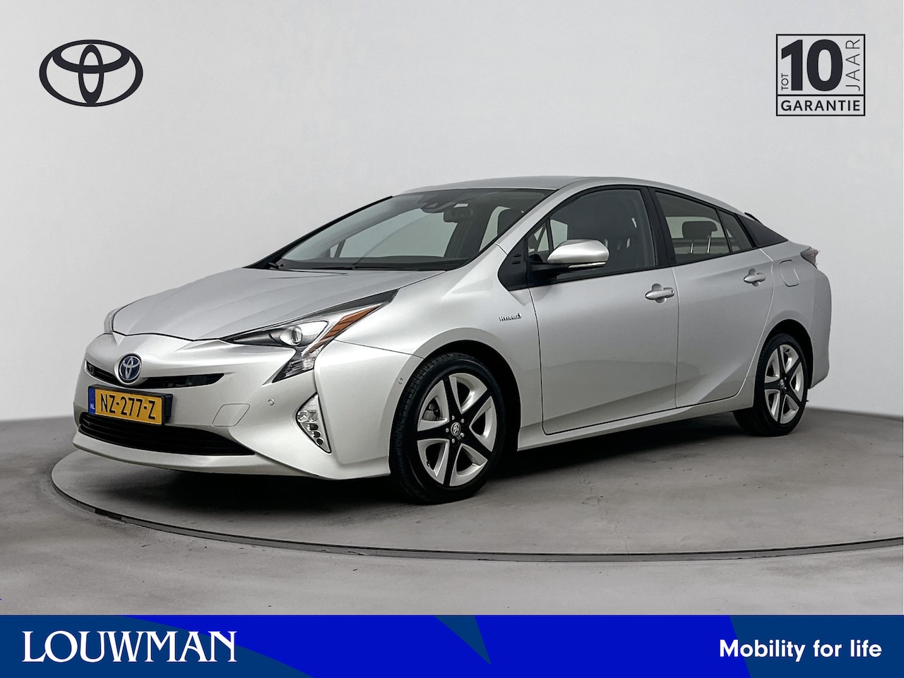 Toyota Prius - 1.8 Hybrid Executive | Parkeersensoren | JBL Premium Audio | Stoelverwarming | Parkeercame - AutoWereld.nl