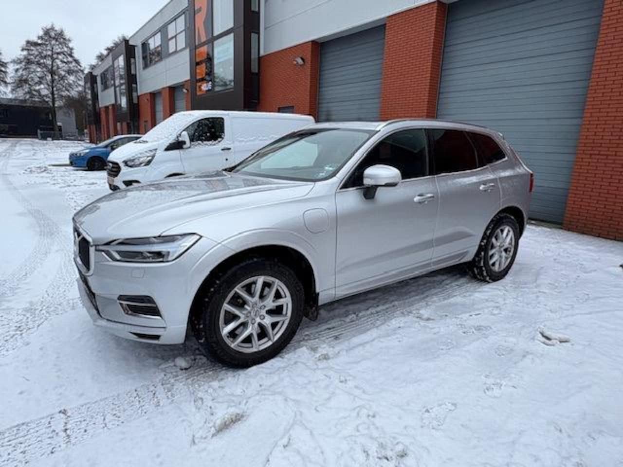 Volvo XC60 - 2.0 T8 Twin Engine AWD Momentum Pro 2.0 T8 Twin Engine AWD Momentum Pro - AutoWereld.nl