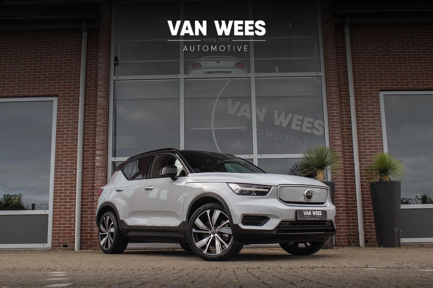 Volvo XC40 - Recharge Plus | 1e eigenaar | NL auto | 20 inch | LED | DAB | Camera | Carplay | Stuur+voo - AutoWereld.nl