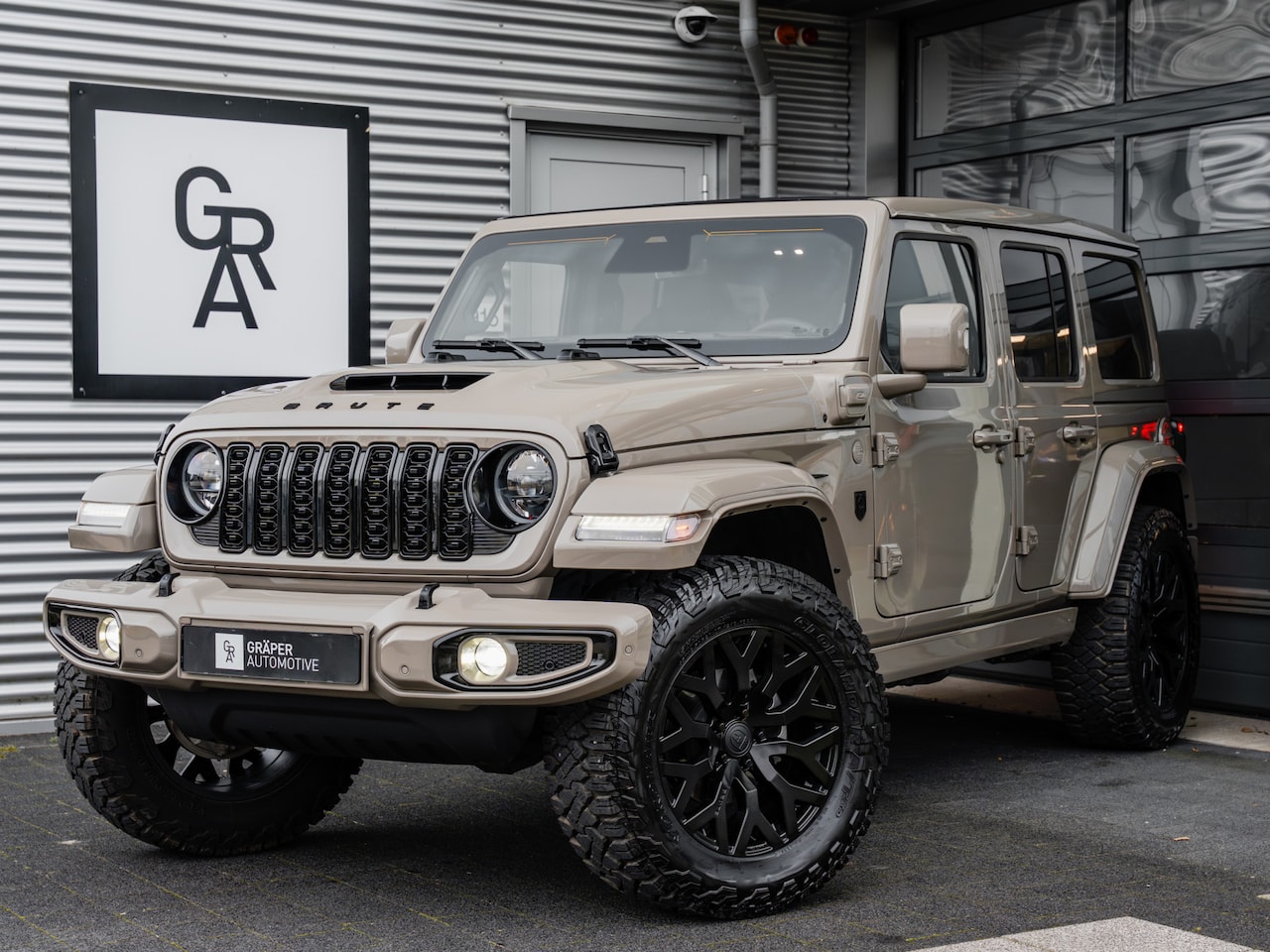 Jeep Wrangler - BRUTE Richmond 4xe 380 | SkyOne | BTW | Active Suspension - AutoWereld.nl