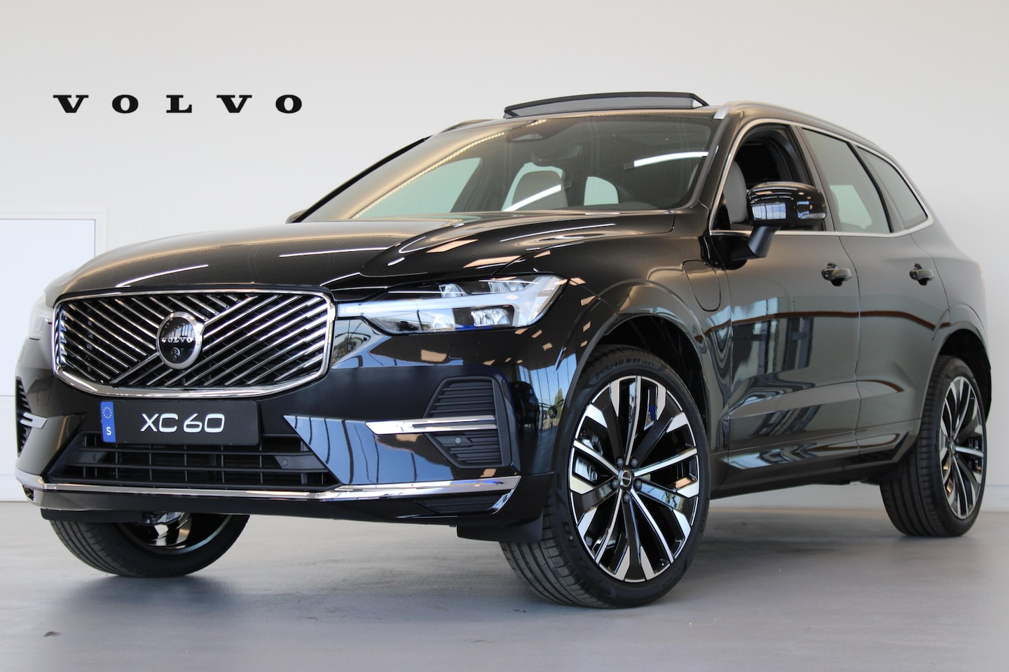 Volvo XC60 - T6 350PK Ultra Bright | Luchtvering | 21" | Pano-dak | Head up display | Adap Cruise - AutoWereld.nl